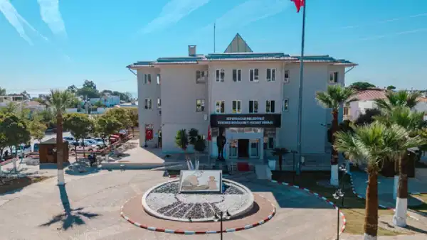 Son dakika... Seferihisar Belediyesi'ne operasyon: Çok sayıda kişi gözaltına alındı