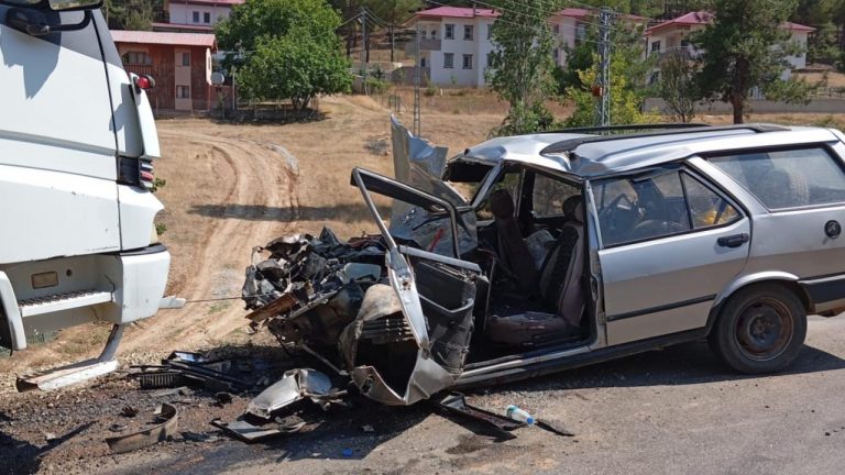 Mersin’de tır ile otomobil çarpıştı: 1 yaralı