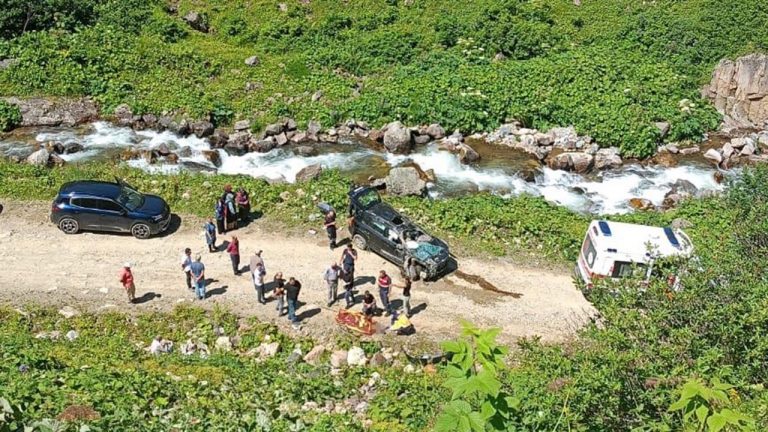 Rize’de cip uçuruma yuvarlandı: 2 ölü, 3 yaralı
