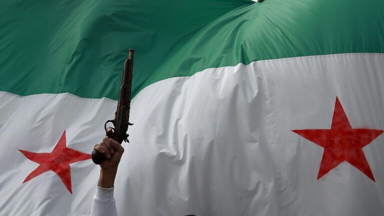 HTŞ, Şam'ın kontrolünü ele geçirmek için Suriyeli istihbarat yetkilileriyle anlaşmaya varıldığını duyurdu