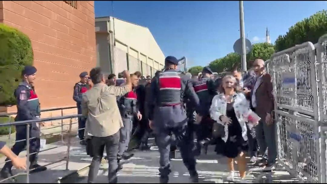 İmamoğlu diploma davasında ikinci duruşma! Oda önünde gerginlik yaşandı, İmamoğlu tepki gösterdi 4